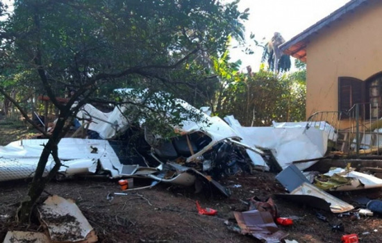 Avião de pequeno porte cai e mata 2 pessoas no interior de São Paulo
