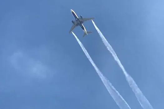 Avião é obrigado a jogar combustível sobre escola em Los Angeles