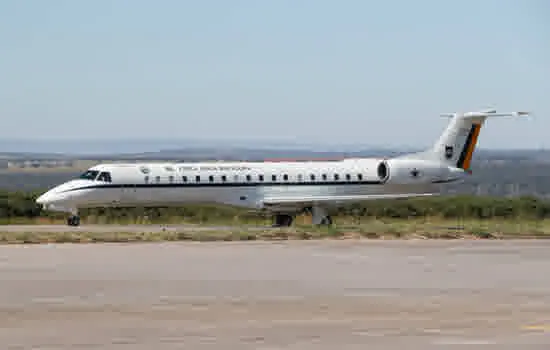 ‘Estamos estudando mudar regras para uso de aviões da FAB’