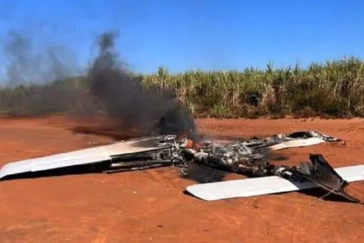 Avião suspeito é perseguido pela FAB no Paraná e faz pouso forçado