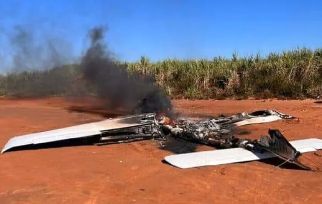 Avião suspeito é perseguido pela FAB no Paraná e faz pouso forçado