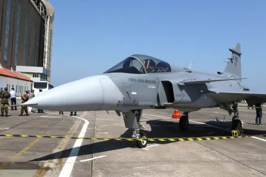 Lula participa de inauguração de linha de produção de caças Gripen em SP