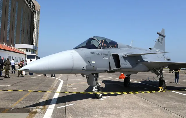 Lula participa de inauguração de linha de produção de caças Gripen em SP