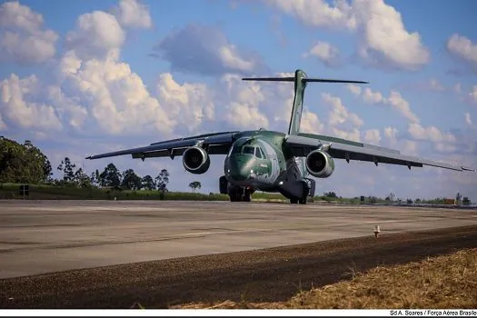 Avião da FAB parte na segunda (7) para resgatar brasileiros na Polônia