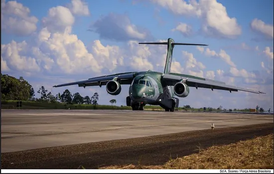 Avião da FAB parte na segunda (7) para resgatar brasileiros na Polônia