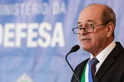 Inquérito sobre óleo está aberto e ainda é inconclusivo, diz ministro da Defesa