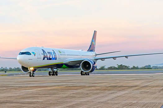 Turbulência em voo da Azul gera pânico entre passageiros e comissária fica ferida