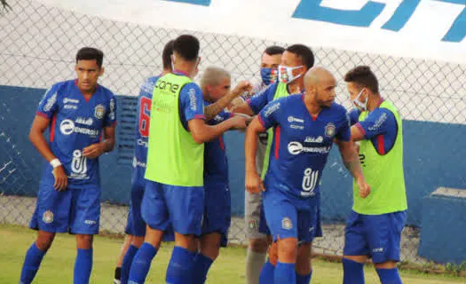 Jogadores festejam virada em cima do XV, que garantiu o acesso ao Azulão na A-2