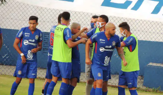 Jogadores festejam virada em cima do XV