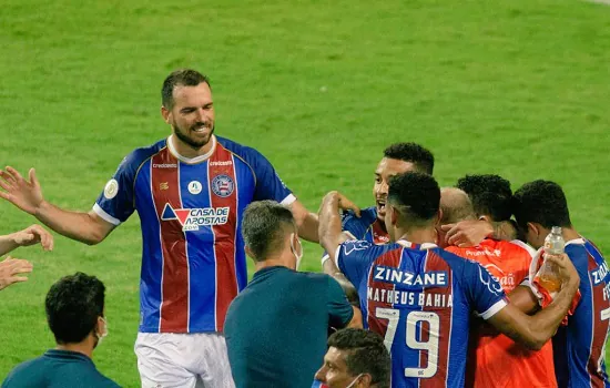 Bahia vence Coritiba e fica a 6 pontos do G6