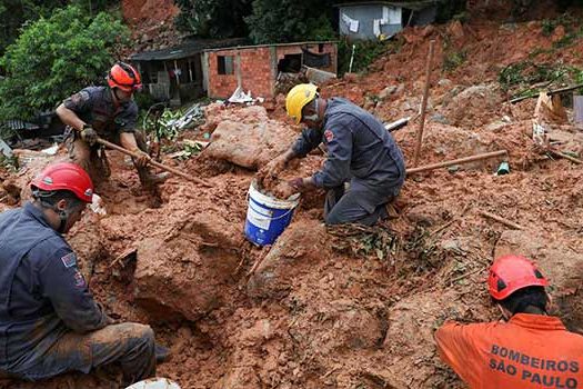 _x000D_
Mortes pela chuva na Baixada Santista chegam a 39; ainda há 41 desaparecidos_x000D_