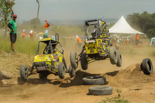 Universitários brasileiros disputam competição mundial de Baja em Rochester