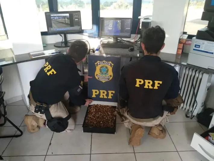 PRF apreende no Paraná pistolas e quase 2