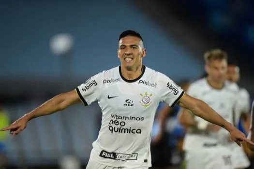 Corinthians viaja para o Rio sem Balbuena e demite preparador físico