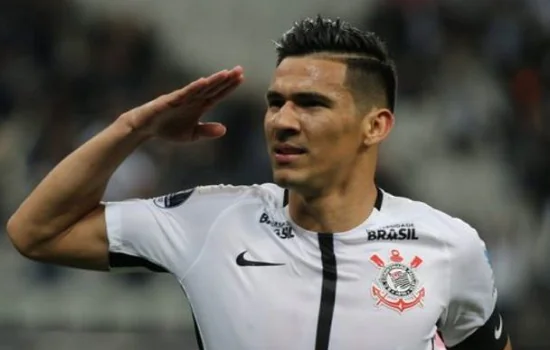 Balbuena desembarca em São Paulo e se diz pronto para ajudar o Corinthians