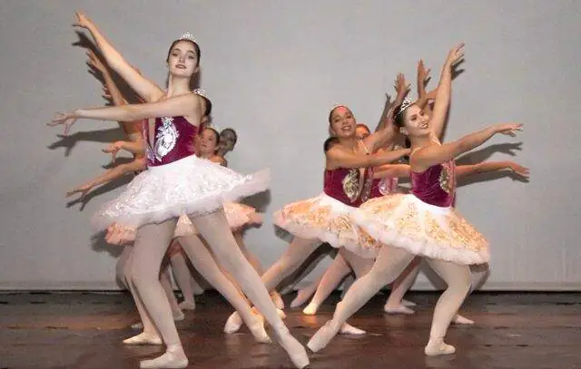 Ballet inspirado na Disney dança no Atrium Shopping