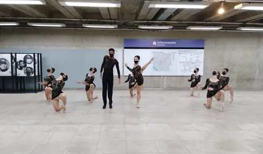 Ballet Educart emociona passageiros nas estações da ViaMobilidade e da ViaQuatro