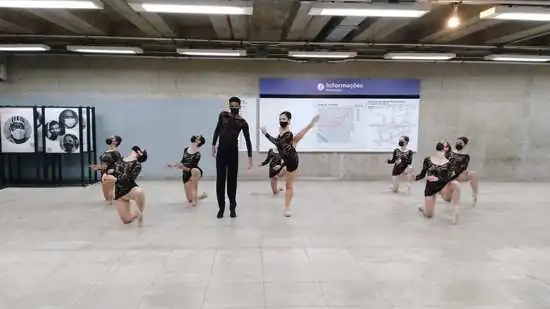 Ballet Educart emociona passageiros nas estações da ViaMobilidade e da ViaQuatro