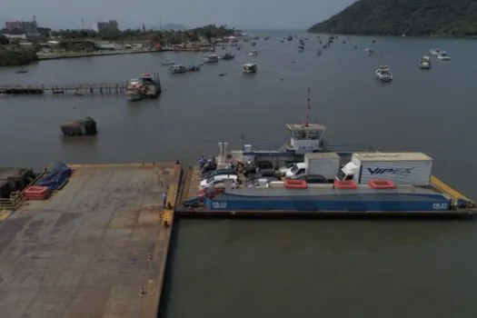 Ciclone: travessia de balsa opera com restrição entre Guarujá e Bertioga