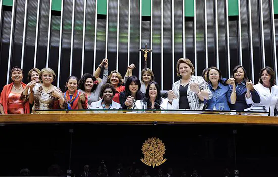 Integrantes da bancada feminina tentam negociar mudança no cálculo de benefício