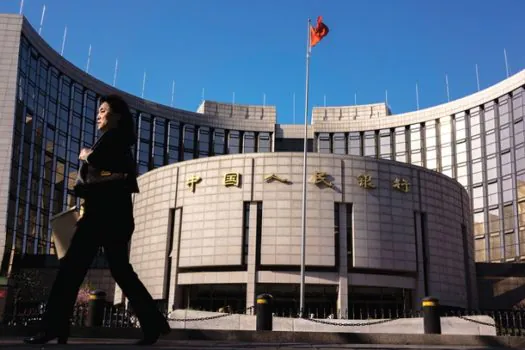 Na China, PBoC mantém juros e sugere que taxas principais ficarão inalteradas