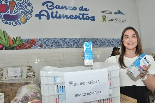 Fundo Social de Santo André distribui mil cestas básicas e 600 litros de leite