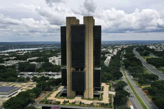 Banco Central eleva projeção de crescimento da economia de 4,6% para 4,7%