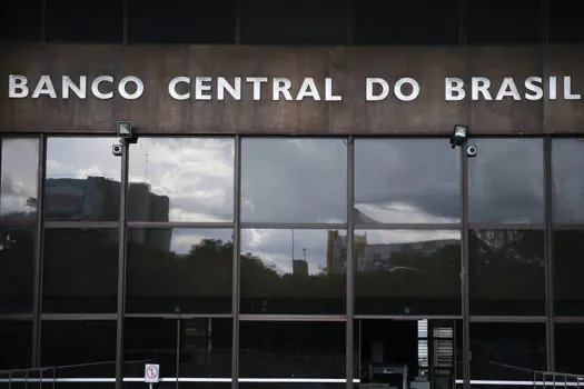 Mercado financeiro eleva projeção da inflação para 9,77%