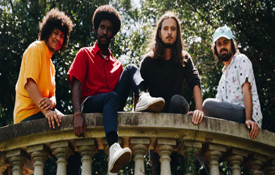 Boogarins leva rock psicodélico dos dois últimos álbuns ao Sesc Santo André