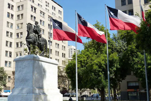 Chile tem segundo turno no domingo (19), pesquisa indica eleição apertada