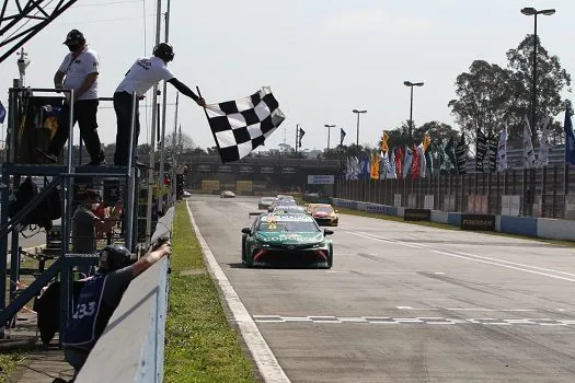 Stock Car: Suzuki é desclassificado de ambas as corridas; Daniel Serra fica com vitória