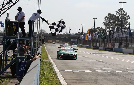 Stock Car: Suzuki é desclassificado de ambas as corridas; Daniel Serra fica com vitória