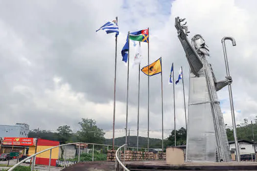 Ribeirão hasteia bandeiras dos municípios do ABC