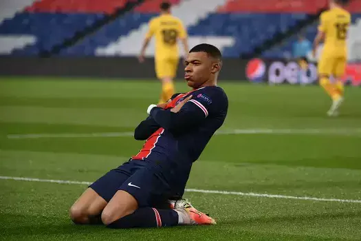 Mbappé recusa Real Madrid e renovará com PSG, confirmam jornais da Europa