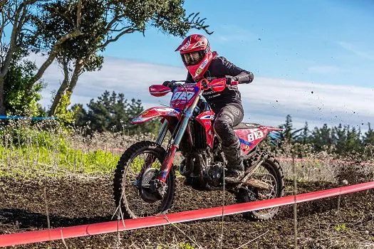 Bárbara Neves vence primeiro dia do Latino-Americano de Enduro no Chile