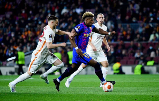 Barcelona empata com Galatasaray pelo jogo de ida das oitavas da Liga Europa