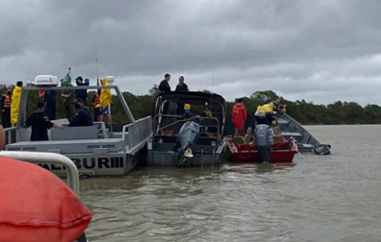 Barco-hotel naufraga no Pantanal e deixa mortos e desaparecidos