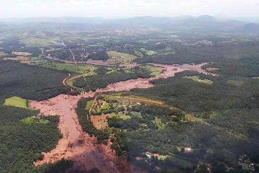 Rompimento de barragem em Brumadinho deixa 200 desaparecidos, segundo Bombeiros