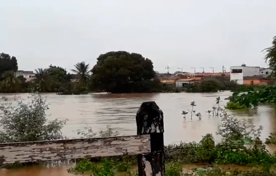 Chuvas causam rompimento parcial de barragem na Bahia