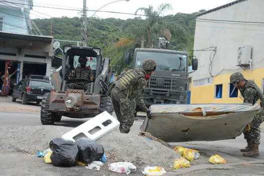 Em 2024, mais de 7 mil toneladas de barricadas foram removidas nas comunidades do RJ