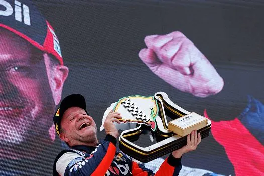 Barrichello comemora 10 anos de Stock Car com arrancada rumo ao 2º título