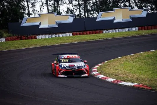 Depois de largar em 20º, Barrichello vence corrida 2 da Stock Car em Tarumã