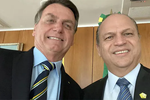 ‘Toma lá dá Cá’ com o Centrão, Bolsonaro formaliza indicação do líder do governo na Câmara