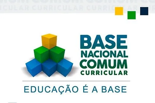 MEC critica base curricular e defende revisão