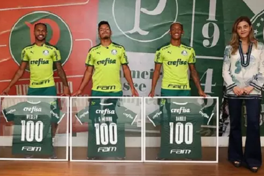 Wesley, Menino e Danilo recebem homenagem do Palmeiras