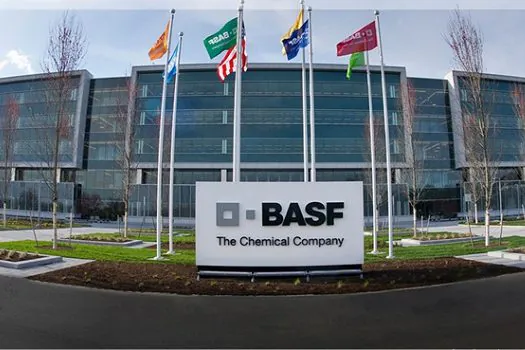 Basf interrompe novos negócios na Rússia e em Belarus