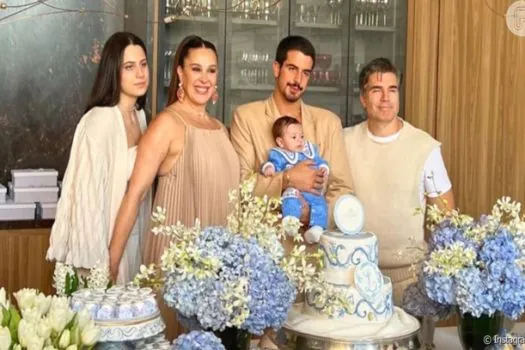 Claudia Raia e Jarbas batizam o filho Luca, em uma cerimonia íntima