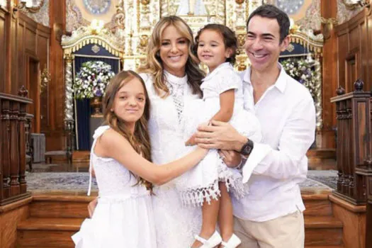 Ticiane Pinheiro e César Tralli batizam filha na igreja Nossa Senhora do Brasil