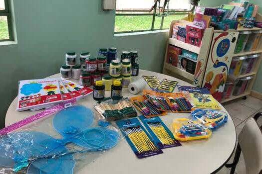 Escolas públicas de Mauá recebem materiais lúdicos do Projeto Baú das Artes