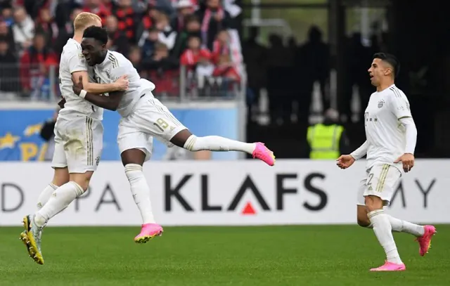 Bayern vence Freiburg e mantém a liderança no Campeonato Alemão